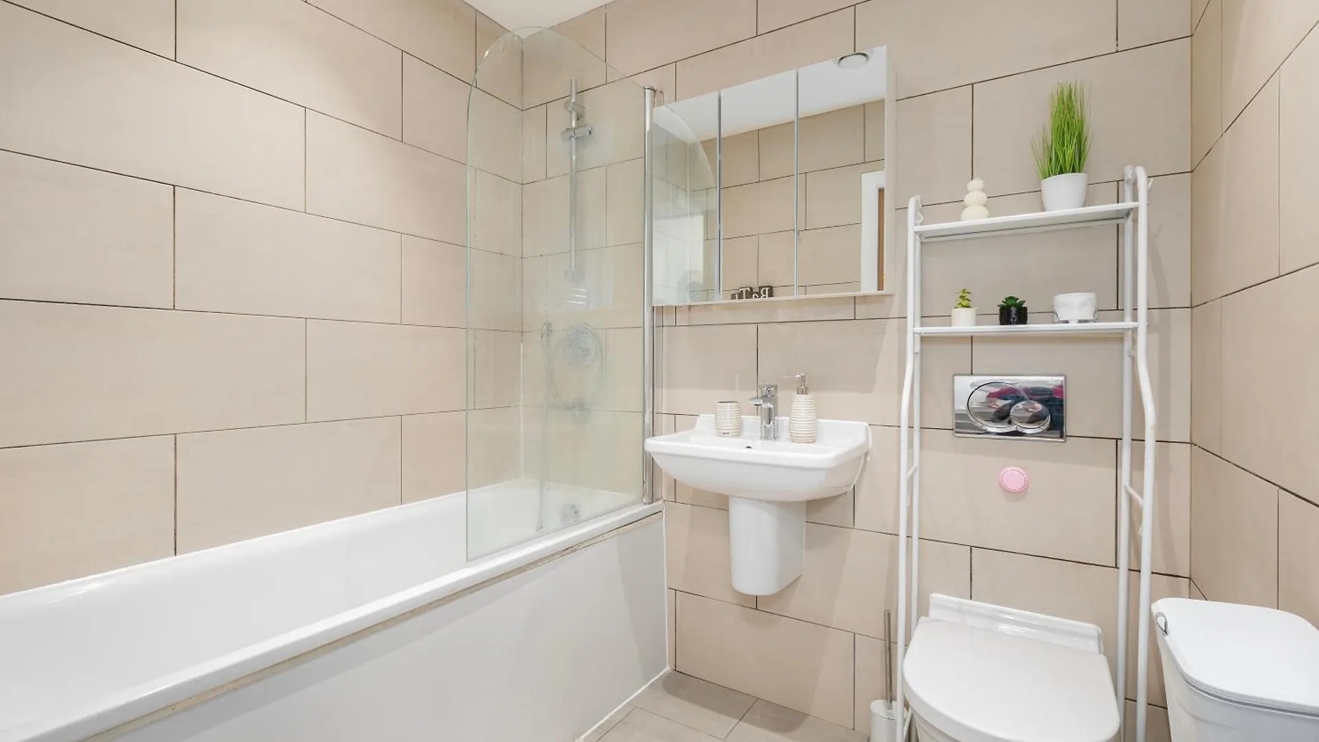 1 Bedroom Apartment Near City Airport London